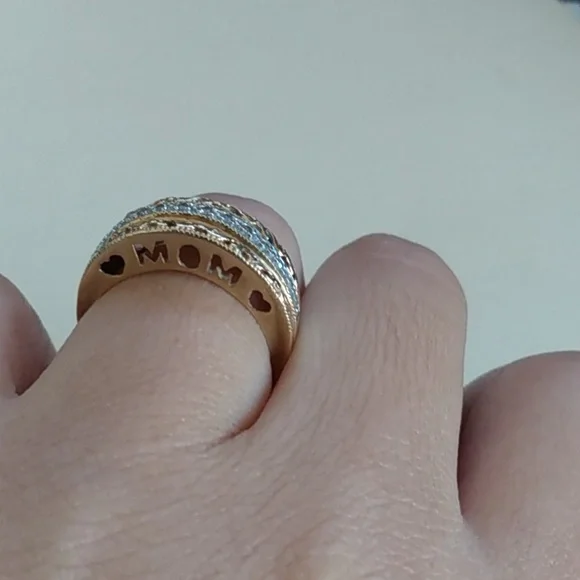 10k yellow gold Mom diamond chunky ring